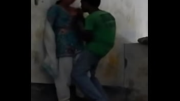 Mengisap Puting Gadis Desi Yang Menggoda