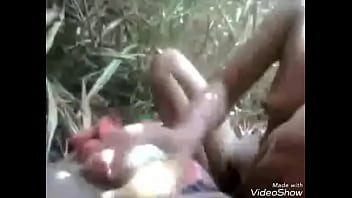 Bercinta Liar Di Hutan Dengan Desi Yang Baru Menikah
