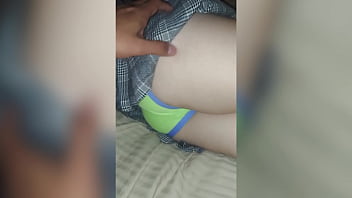 Aku Digencet Ayah Tiriku Di Kamar Saat Ibu Tiriku Tertidur, Kami Harus Diam Agar Tak Ketahuan