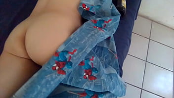 Malam Ini Aku Akan Berpesta, Sementara Kakakku Di Rumah Sendirian