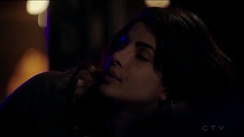 Prinyanka Chopra Digencet Habis-habisan Gaya Desi India