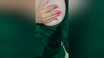 Gadis Seksi Bergaun Hijau Dengan Payudara Montok Menggoda Putingnya Hingga Klimaks Mewah