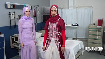 Dokter Kafir Putih Menyemprot Benih Panas Ke Dalam Rahim Istri Arab Yang Taat Saat Pemeriksaan Kesuburan