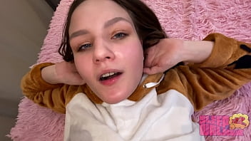 Kakak Tiriku Terkejut Setiap Kali Melihat Kontol Gede Gue
