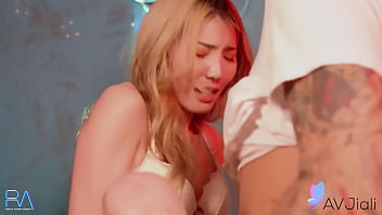 Gadis Tionghoa Berambut Pirang Digerogoti Mantan Pacarnya Sampai Puas.