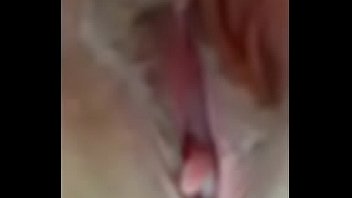 Gadis Cina Imut Menggoda Di Depan Webcam Dengan Gerakan Sensual