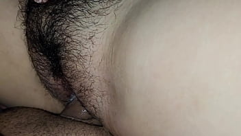 Kakak Tiriku Yang Seksi, Desi, Menggodaku Dengan Lembut Sambil Nonton Tv Berdua