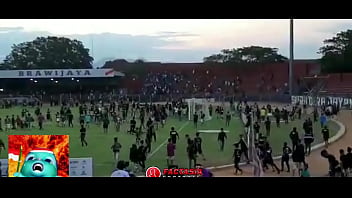 Goyang Liar Di Tribun: Genggaman Panas Suporter Indonesia
