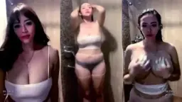 Si Montok Mandi Live, Toket Bulatnya Menggoda
