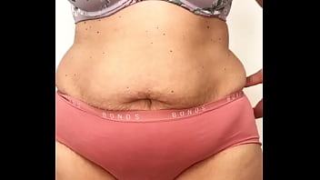 Mengintip Gadis India Seksi Yang Perlahan Membuka Gaun Formalnya Hingga Tersisa Lingerie Menggoda