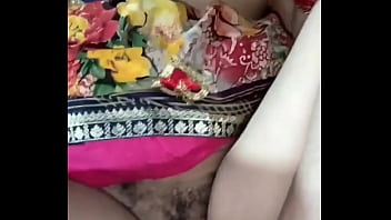 Bidadari Desi Desa Semburkan Pancuran Liar Di Alam Terbuka