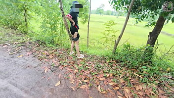 สาวไทยใจกล้าเดินโชว์หีริมทาง เสียงครวญครางไทยแท้ชัดเจน