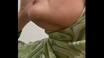 Gadis Berhijab Dengan Pesona Yang Menggoda