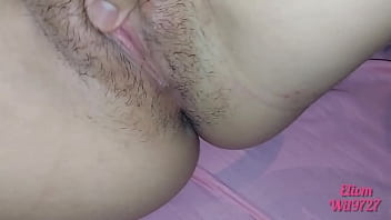 Melihat Adik Tiriku Basah Dan Mengocok Kontolku Sambil Nonton Film Porno