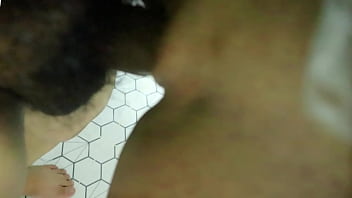 Mekarnya Bunga Di Kamar Mandi: Kisah Panas Pembantu Dan Majikan Yang Tak Tertahankan