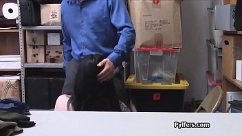 Tersangka Berbadan Montok Dan Berpayudara Besar Membungkuk Untuk Ditusuk Habis-habisan