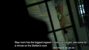 Waktu Ibu Tiri Menggeliat Sendiri Di Ranjang