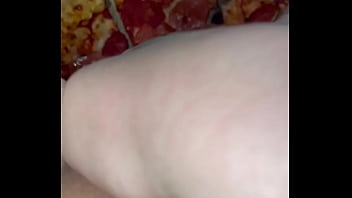 Gadis Arab Muda Di Los Angeles Mainkan Dirinya Dengan Pizza, Cokelat, Es Krim, Persik, Dan Keju – Kompilasi Fetish Panas