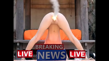 Gadis Tetangga Menunduk Dan Memperlihatkan Lekuk Tubuhnya Yang Menggoda