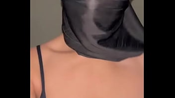 Gadis Berhijab Genit Meremas Payudara Montoknya • Aksi Solo Muslimah Dengan Tetek Arab Yang Bergoyang