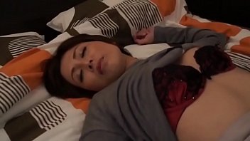 Induk Tiriku Dari Jepang Yang Menggairahkan Menggoda Dan Menggila Dengan Pemuda Tampan