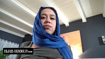 Gadis Arab Nakal Mengisap Kontol Saudara Tirinya Agar Rahasia Mereka Tak Terbongkar Orang Tua