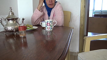 Ibu Tiri Arab Tua Mendapat Crotan Dari Anak Tiri Yang Lagi Horny Masturbasi