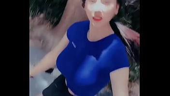 Gadis Asia Berpayudara Dan Berbokong Besar Yang Menggoda.