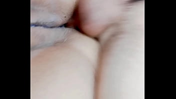 دعوة نارية من شرموطة مولعة تطلب نيك طيزها… اسمع وشاهد كيف تتوسل بصوتها المثير لتشبع رغبتها