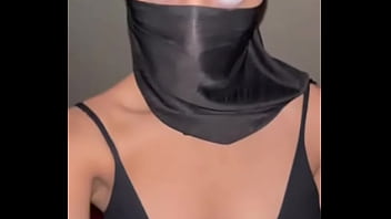 Gadis Arab Berjilbab Meremas Dan Mengelus Payudaranya Sendiri Dengan Penuh Nafsu