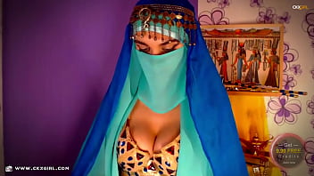 Gadis Muslim Berhijab Siap Menggoda Di Webcam, Ayo Saksikan Sekarang!