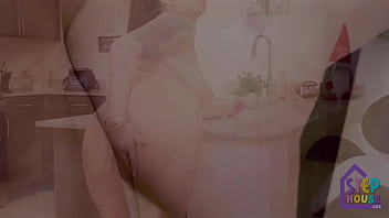 Anak Tiri Menggila Di Ranjang Ibu Tiri Yang Montok Dan Bergairah