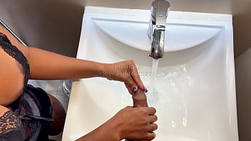 Melihat Pacarku Ngentot Sama Ibu Tiriku