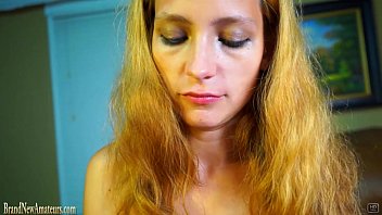 Ibu Berpayudara Besar Dan Seksi Dihardiki Di Sofa Casting