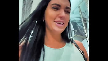 Orang Rusia Asyik Berpesta Dan Bercinta