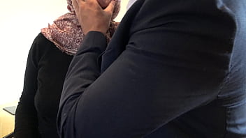 Istri Turki Yang Suaminya Tukang Lihat Rela Pantatnya Dikentutin Oleh Pengusaha Inggris