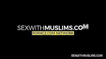 Gadis Berhijab Dengan Payudara Montok Menggoda