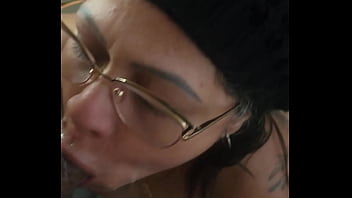 Membasahi Wajah Ibu Mertuaku Dengan Cairan Panasku