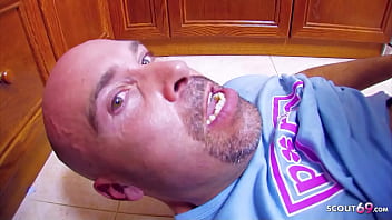 Pelayan Remaja Asia Cina Digoda Dan Ditiduri Kasar Oleh Bos Di Dapur