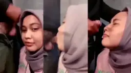 Gadis Berhijab Cantik Menelan Cairan Hingga Tumpah Di Wajahnya