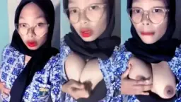 Gadis Berhijab Seragam Batik Yang Menggoda Usai Sekolah