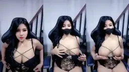 Montok Menggoda Toge Berbalut Seragam Dinas Yang Ketat