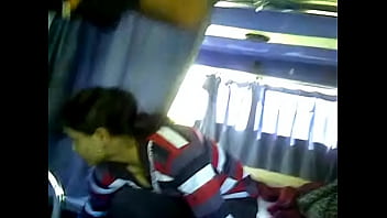 Desi Gadis Seksi Dengan Belahan Dada Menggoda