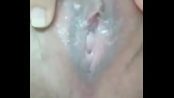 Gadis 19 Tahun Perawan Tiongkok Memamerkan Vagina Sempitnya