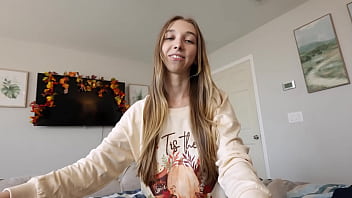 Kakak Tiri Menginginkan Kontol Saat Thanksgiving – Breezy Bri