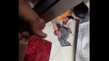Pembantu Desi Membuka Baju Dengan Genit