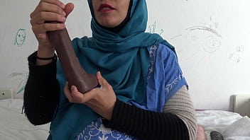 Istri Arab Aljazair Yang Panas Dan Nakal, Tinggal Di Prancis Dan Suka Dikuntit