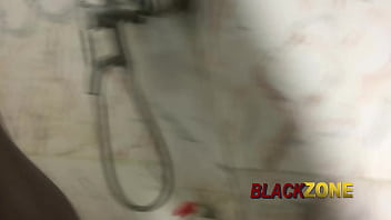 Hampir Tertangkap Basah: Ayah Tiriku Nyaris Menemukanku Bersama Ibu Tiriku Di Kamar Mandi