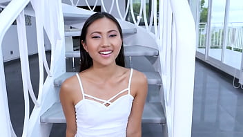 May Thai, Gadis Asia Seksi Dengan Kontol Besar, Memberikan Blowjob Pov Dan Menelan Ejakulasi Deras