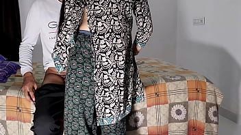 Guru India Yang Bergairah Digoda Murid Dengan Kontol Besar